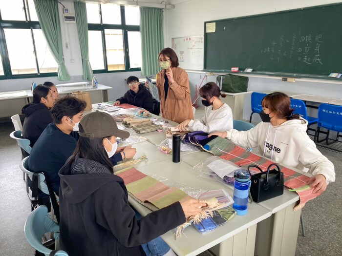 112.03.15【工藝實習】編織設計實習營：織品加工圖片