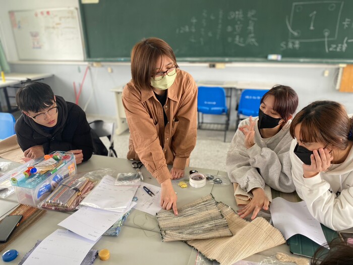 112.03.15【工藝實習】編織設計實習營：織品加工圖片