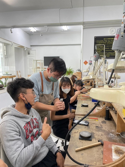 111.11.16【工藝實習】創新工藝創作營：金工文創圖片