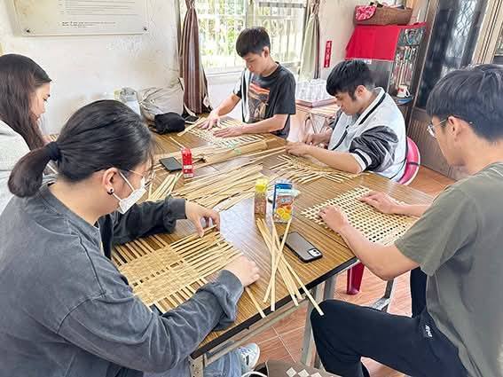 114.04.11-12【工藝實習】織夢-公共藝術集體創作‧聯大原專班攜手蓬萊國小共織部落願景Image