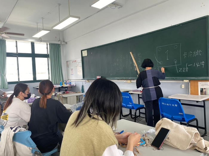 111.11.11【工藝實習】卡片織工作坊圖片