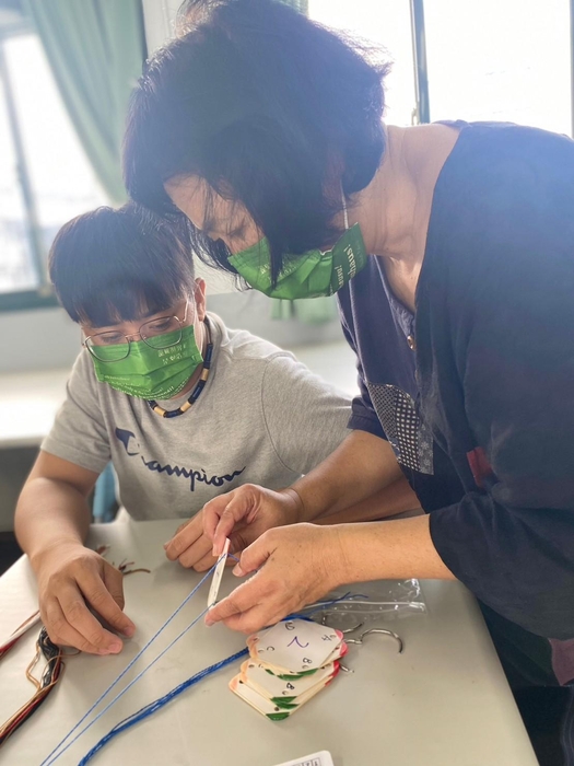 111.11.11【工藝實習】卡片織工作坊圖片