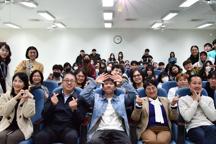 113.12.18 [Lecture Series] Wang HongenImage