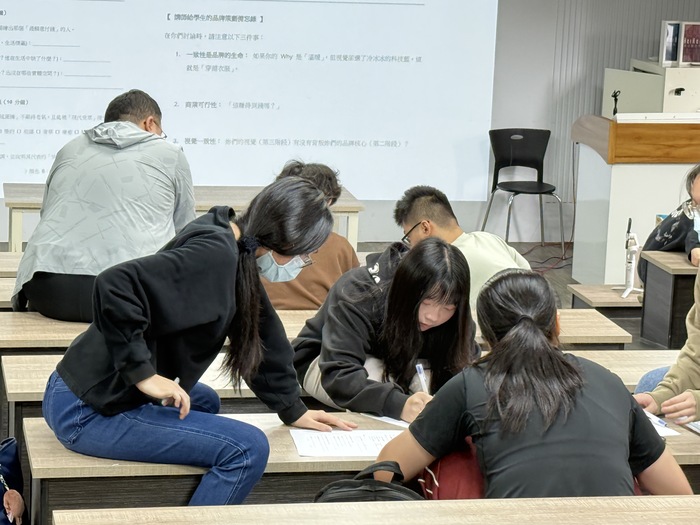 115.04.08【品牌開發講座｜創業必備的視覺溝通與社會實戰】圖片