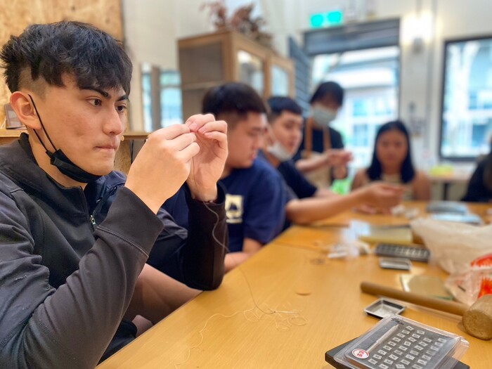 112.03.25【工藝實習】創新工藝創作營：皮革文創圖片